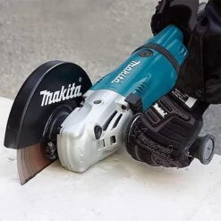 Makita GA9020 Angle Grinder 9 Inch Grinder 2000 Watt 7 Makita GA9020 Angle Grinder 9 Inch Grinder 2000 Watt -Outlet The Build Edge Store 0039634 700