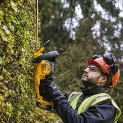 DeWalt DCMHT563P1 18V XR Cordless 55cm Hedge Trimmer 25mm Gap & 5.0Ah Battery -Outlet The Build Edge Store 0094329 700