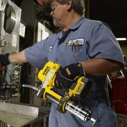 Dewalt Cordless Grease Gun DCGG571M1 XR 18 Volt 4.0Ah -Outlet The Build Edge Store 0095467 700