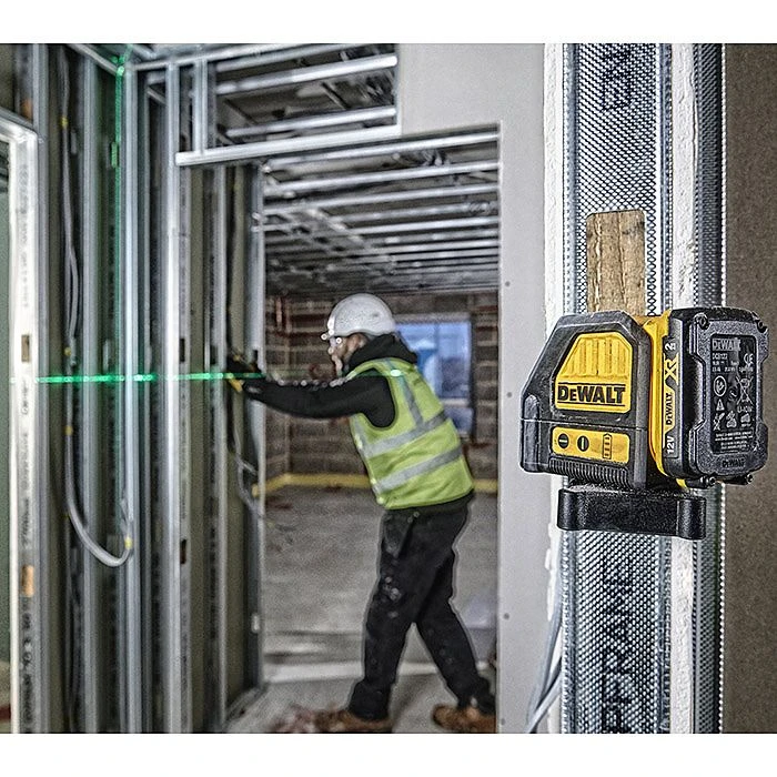 Dewalt DCE088D1G 12V/10.8V Cross Line Green Laser 4 Dewalt DCE088D1G 12V/10.8V Cross Line Green Laser - Image 4