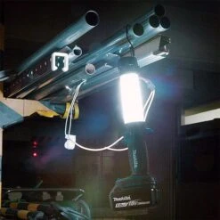 Makita DML806 18v/14.4v LED Torch & 360° Lantern -Outlet The Build Edge Store 0096029 700