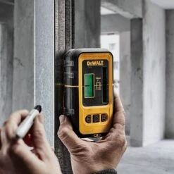 Dewalt DE0892G 50m Green Line Laser Detector -Outlet The Build Edge Store 0101319 700
