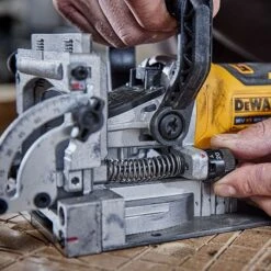 DeWalt DCW682NT 18V XR Cordless Biscuit Jointer Body Only -Outlet The Build Edge Store 0103274 700