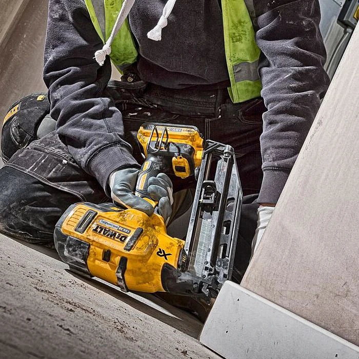 Dewalt DCK264P2T 18V 1st & 2nd Fix Cordless Twin Nailer Kit - DCN692 + DCN660 - 2 X 5.0Ah Batteries 4 Dewalt DCK264P2T 18V 1st & 2nd Fix Cordless Twin Nailer Kit - DCN692 + DCN660 - 2 X 5.0Ah Batteries - Image 4