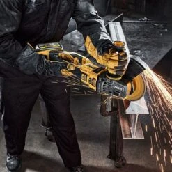 DeWalt DCG460X2 54V XR FlexVolt Cordless 230mm Angle Grinder & 2x 9.0Ah Batteries 8 DeWalt DCG460X2 54V XR FlexVolt Cordless 230mm Angle Grinder & 2x 9.0Ah Batteries -Outlet The Build Edge Store 0106696 700